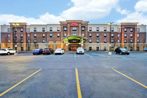 Hampton Inn & Suites Detroit-Canton