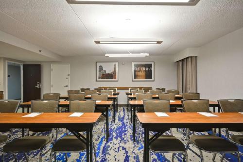 Hampton Inn Detroit Northville - image 14