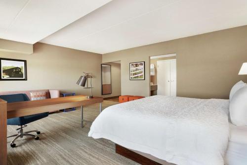 1 king bed, 1 sofa bed