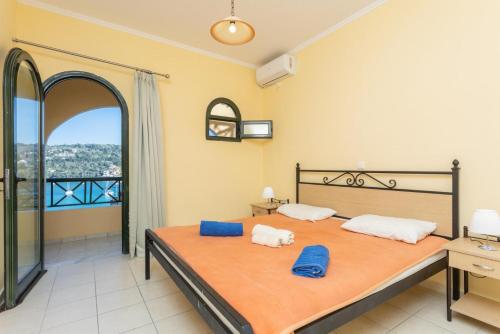 Thanasis - image 8