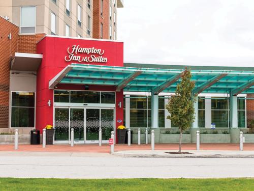 . Hampton Inn & Suites Erie Bayfront