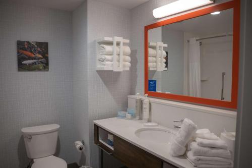 Hampton Inn & Suites Erie Bayfront - image 11