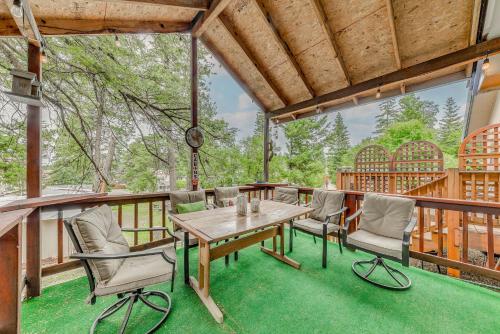 Charming Cloudcroft Retreat with Deck and Grill!