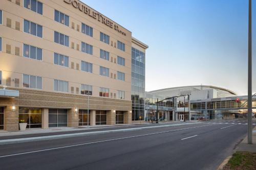 DoubleTree by Hilton Evansville - Hotel