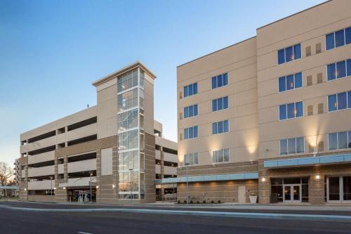 DoubleTree by Hilton Evansville