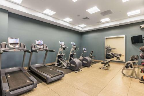 Embassy Suites - Newark Airport - image 6