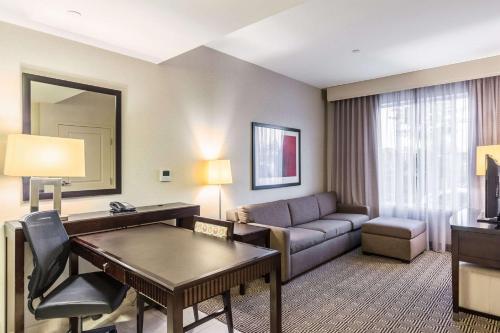 Embassy Suites - Newark Airport - image 11