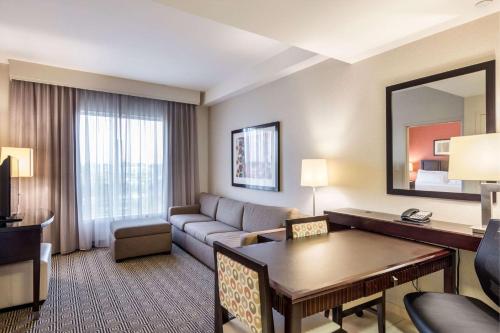 Premium Suite with Two Double Beds and Sofa Bed - Non-Smoking