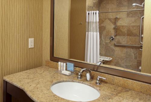 Hampton Inn & Suites Fargo Medical Center