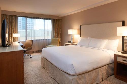 DoubleTree by Hilton Fresno Convention Center - image 12