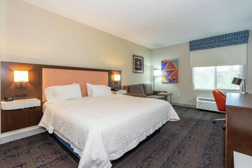 King Room with King Bed - Non-Smoking