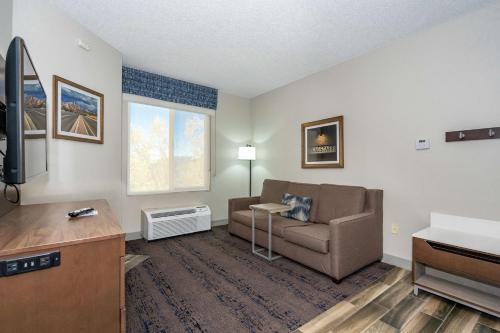 One-Bedroom Queen Suite - Non-Smoking