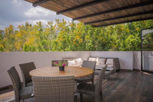 485492376 Nimue Marina Residence