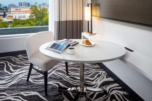 room detail thumbnail 1