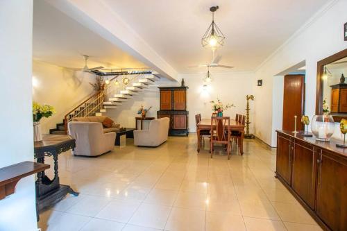 Spacious 4BR 4BA Family Villa wt Balcony & Lavish Garden