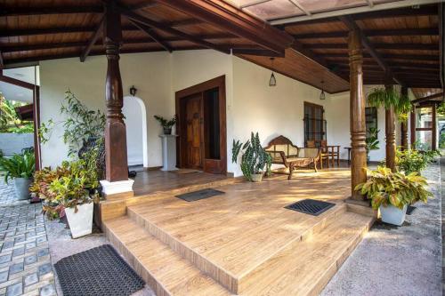 Spacious 4BR 4BA Family Villa wt Balcony & Lavish Garden in Ratmalana Airport