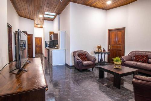 Spacious 4BR 4BA Family Villa wt Balcony & Lavish Garden in Ratmalana Airport