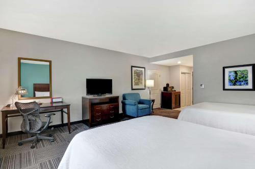 2 queen beds