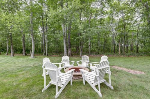 Spacious Connecticut Home - Deck, Grill and Fire Pit