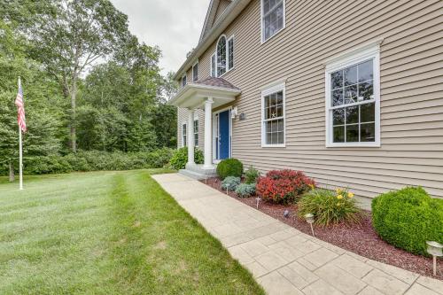 Spacious Connecticut Home - Deck, Grill and Fire Pit