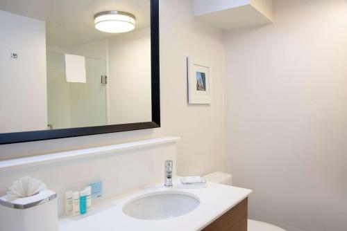 Hampton Inn Grand Rapids-South - image 9