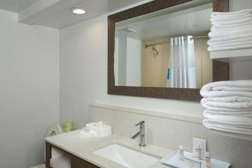 Hampton Inn Goldsboro - image 8