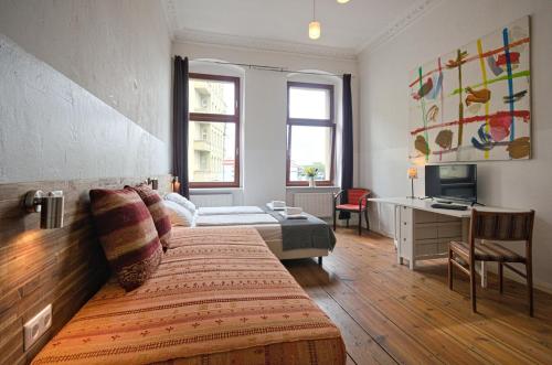 2 Bedroom Apartment (ABEMI), Берлин (фото 10)