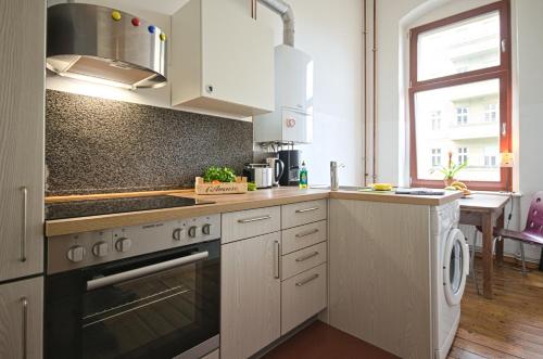 2 Bedroom Apartment (ABEMI), Берлин (фото 5)
