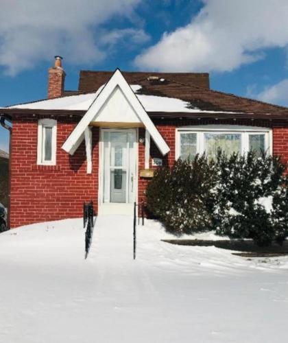 Solo I East York Space Share Toronto Canada
