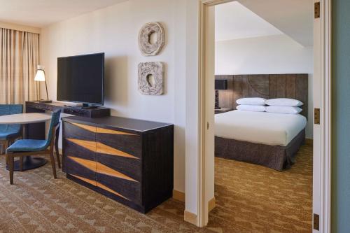 Queen Suite room in Embassy Suites By Hilton Waikiki Beach Walk