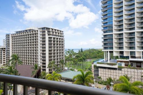 How to get to Hilton Hawaiian Village Waikiki Beach Resort Honolulu in  Urban Honolulu by Bus?