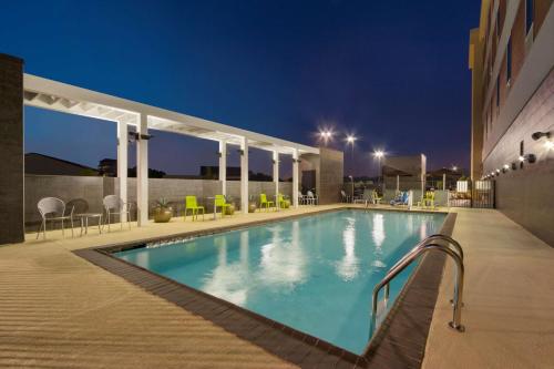 Home2 Suites by Hilton Houston Stafford - Sugar Land - image 10
