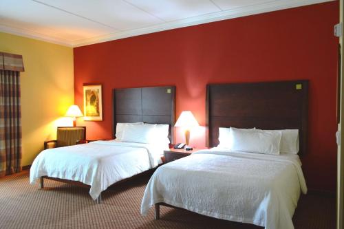 2 queen beds