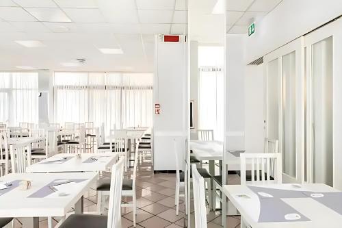 Hotel Villa Argia Rimini Marina Centro - image 2