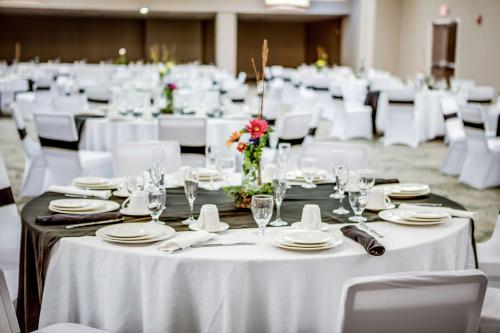 DoubleTree by Hilton Huntington, WV in Huntington, USA