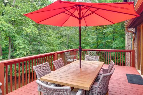 Upscale Coosawattee Cabin with Hot Tub and Fire Pit! in Ellijay, USA