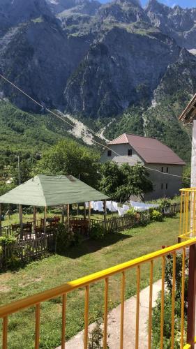 Bujtina Kometa in Velipoje