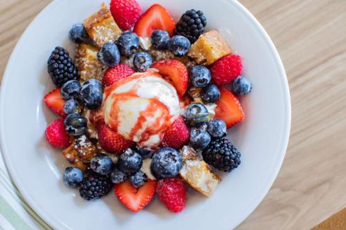 Embassy Suites By Hilton Oahu Kapolei - FREE Breakfast