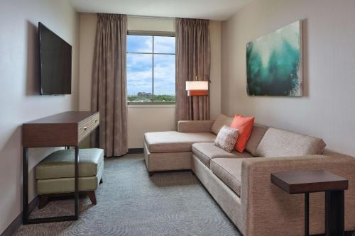 1 king bed, 1 sofa bed