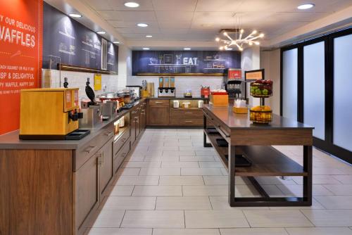 Food and beverages, Hampton Inn & Suites Las Vegas Airport in Henderson
