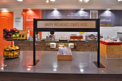 Hampton Inn & Suites Las Vegas Airport - image 9