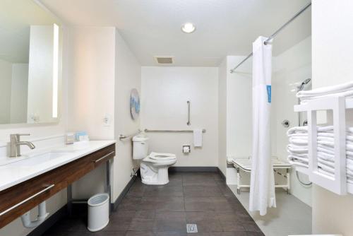 Hampton Inn By Hilton And Suites Las Vegas Airport image 33