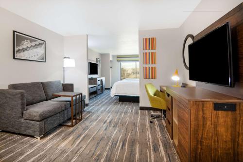 Hampton Inn & Suites Las Vegas-Henderson - image 14