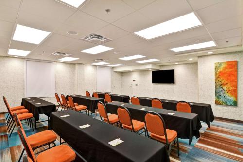Home2 Suites By Hilton Las Vegas Strip South - image 10
