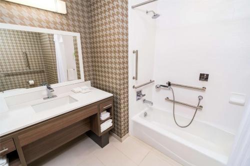 Home2 Suites by Hilton Las Vegas City Center - image 6