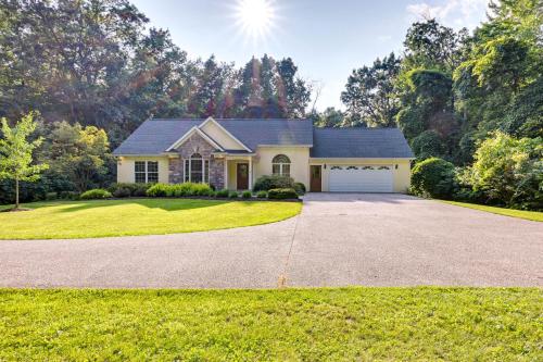 Charming Flushing Cottage w/ Deck + Spacious Yard!