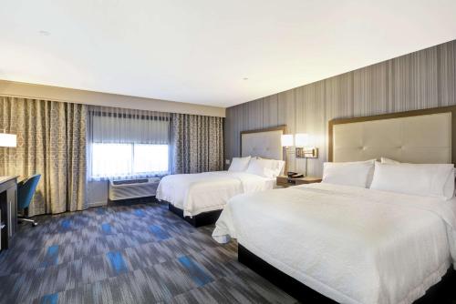 2 queen beds