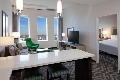 One-Bedroom Suite with Two Queen Beds - Non-Smoking