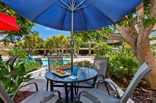 Poolside King Room with Patio