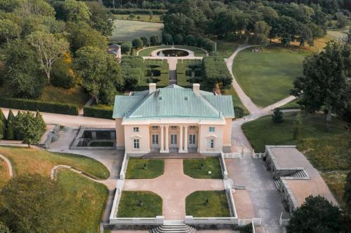 90 m2 charmig källarlägenhet nära natur och stad